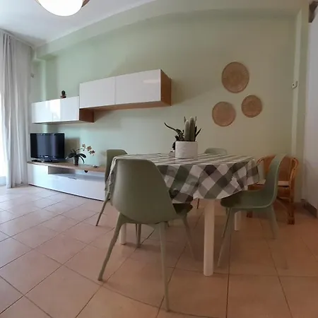 Appartamento Teresa San Bartolomeo Al Mare Exterior foto